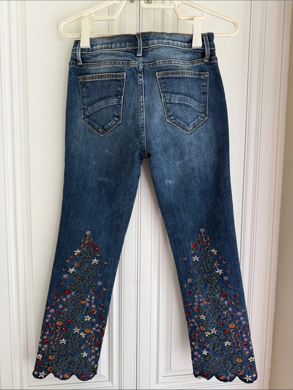 DRIFTWOOD Blue Embroidered Cropped Jeans with Scalloped Hem - Picture 3 of 6